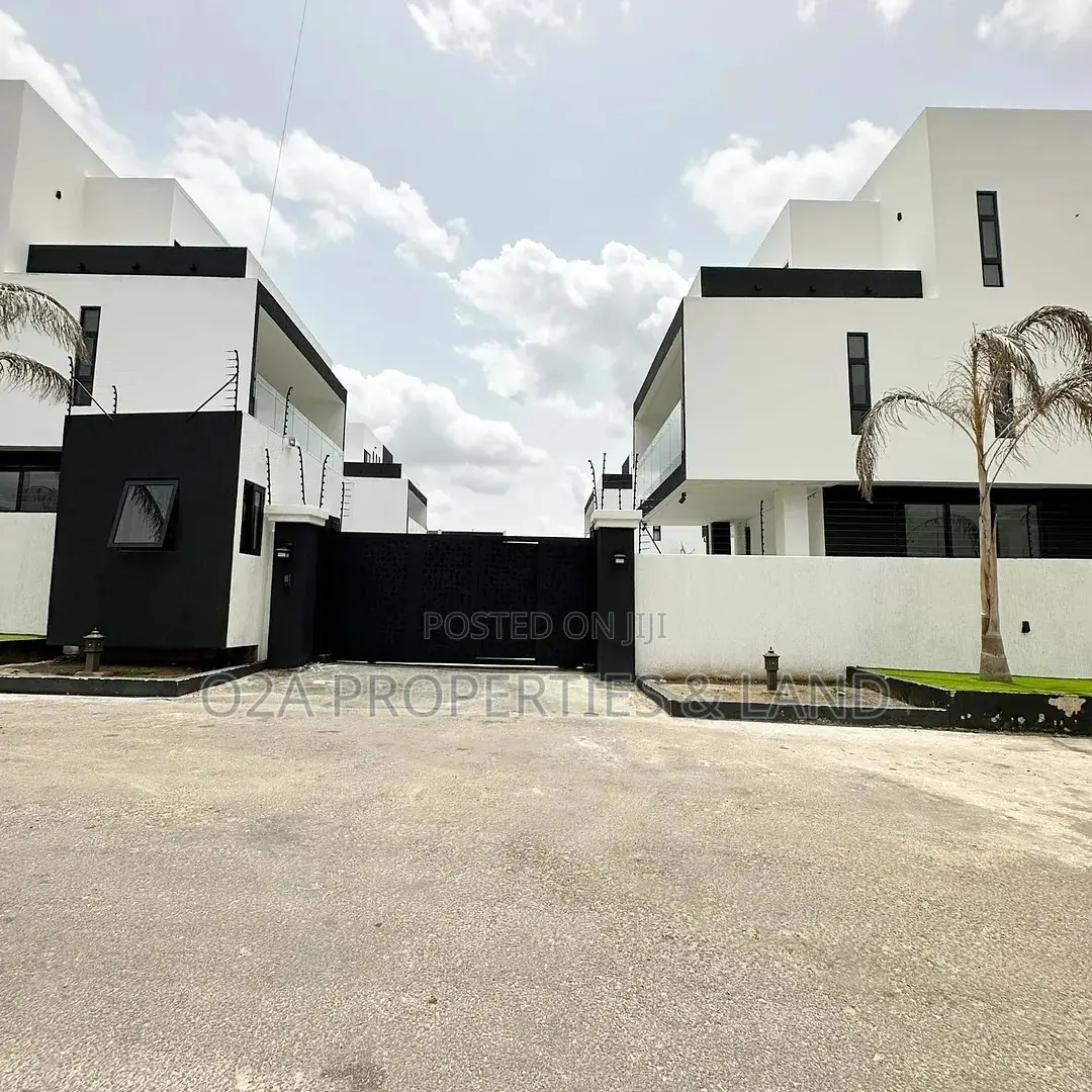 4bdrm House in East Legon, American House for sale in American House