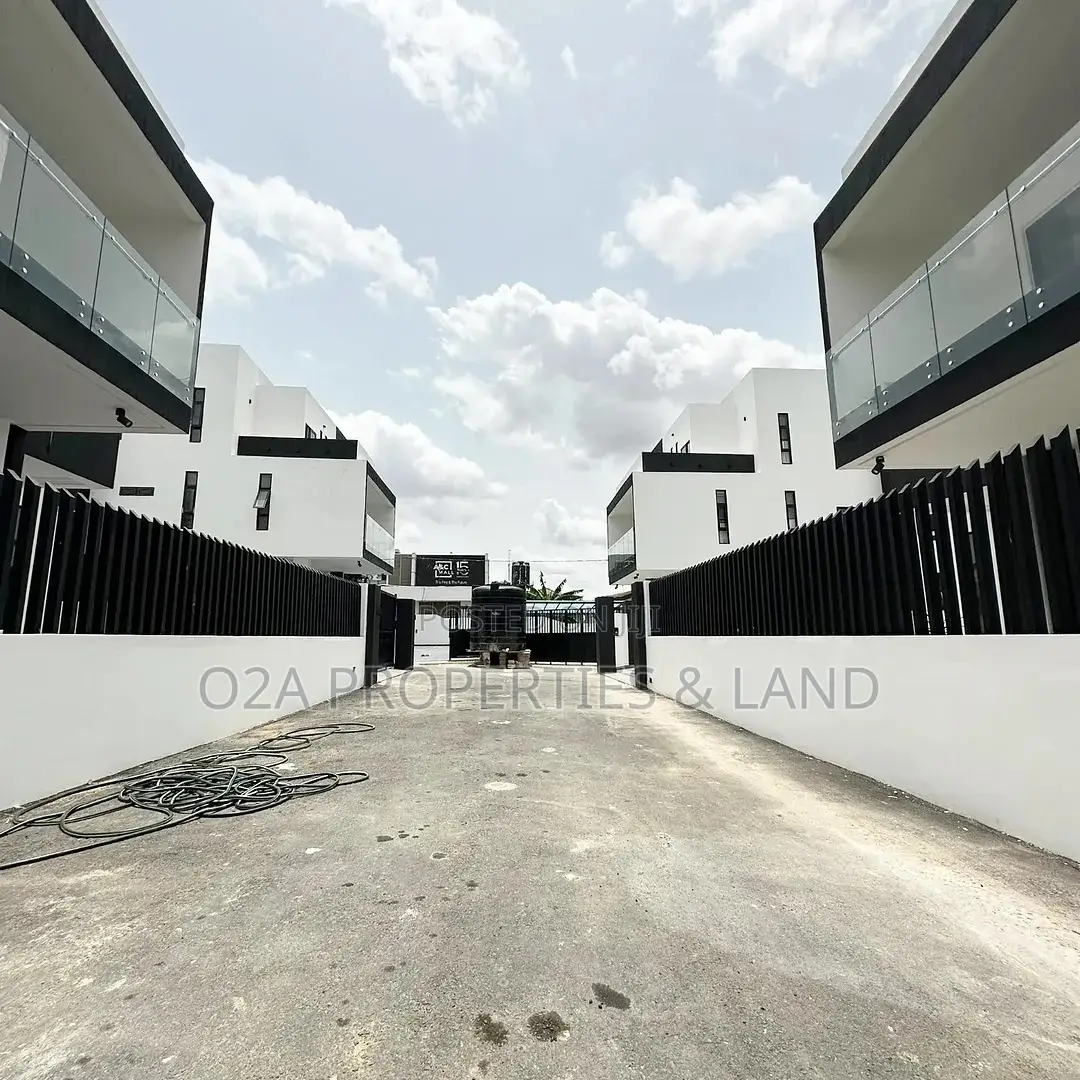 4bdrm House in East Legon, American House for sale in American House