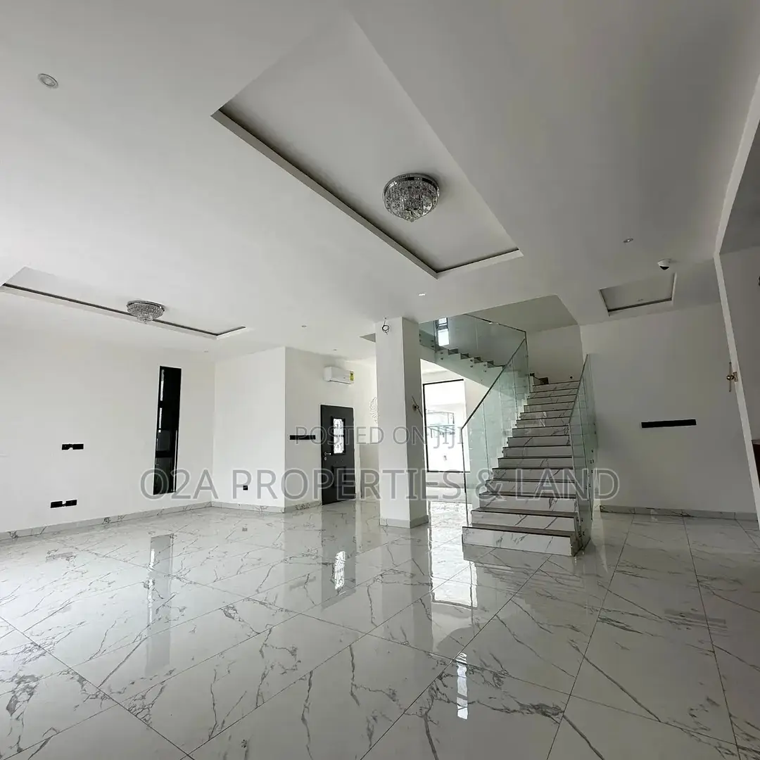 4bdrm House in East Legon, American House for sale in American House