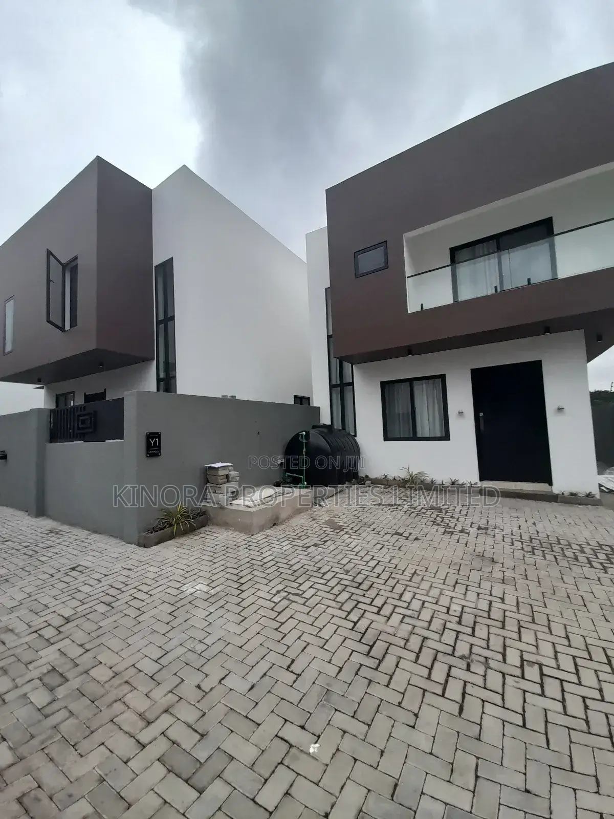 4bdrm Duplex in Westland for rent in West Legon
