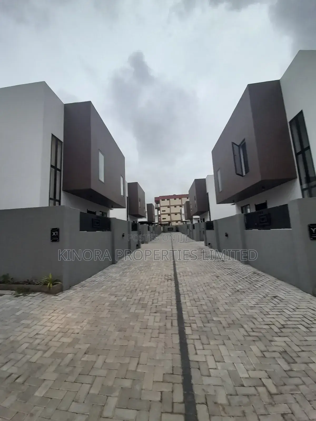 3bdrm Duplex in Westland for sale in West Legon