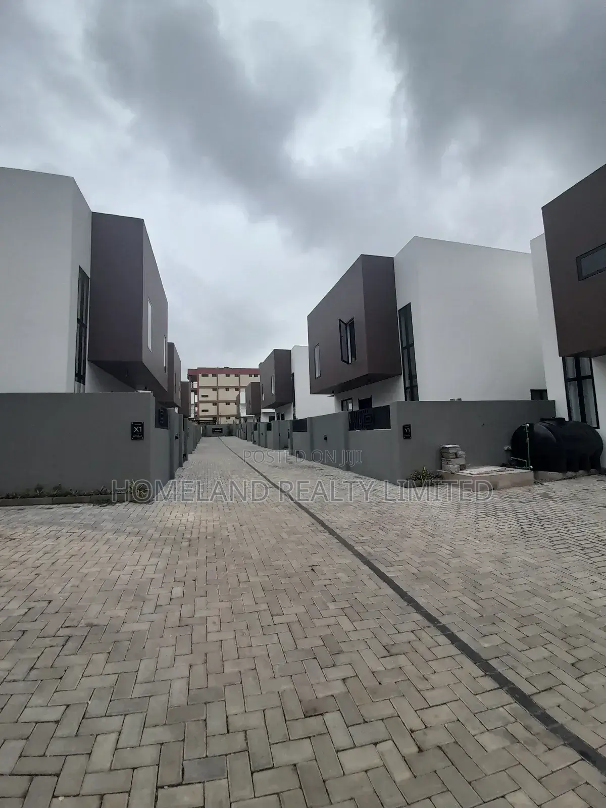 3bdrm Duplex in Westland for sale in West Legon
