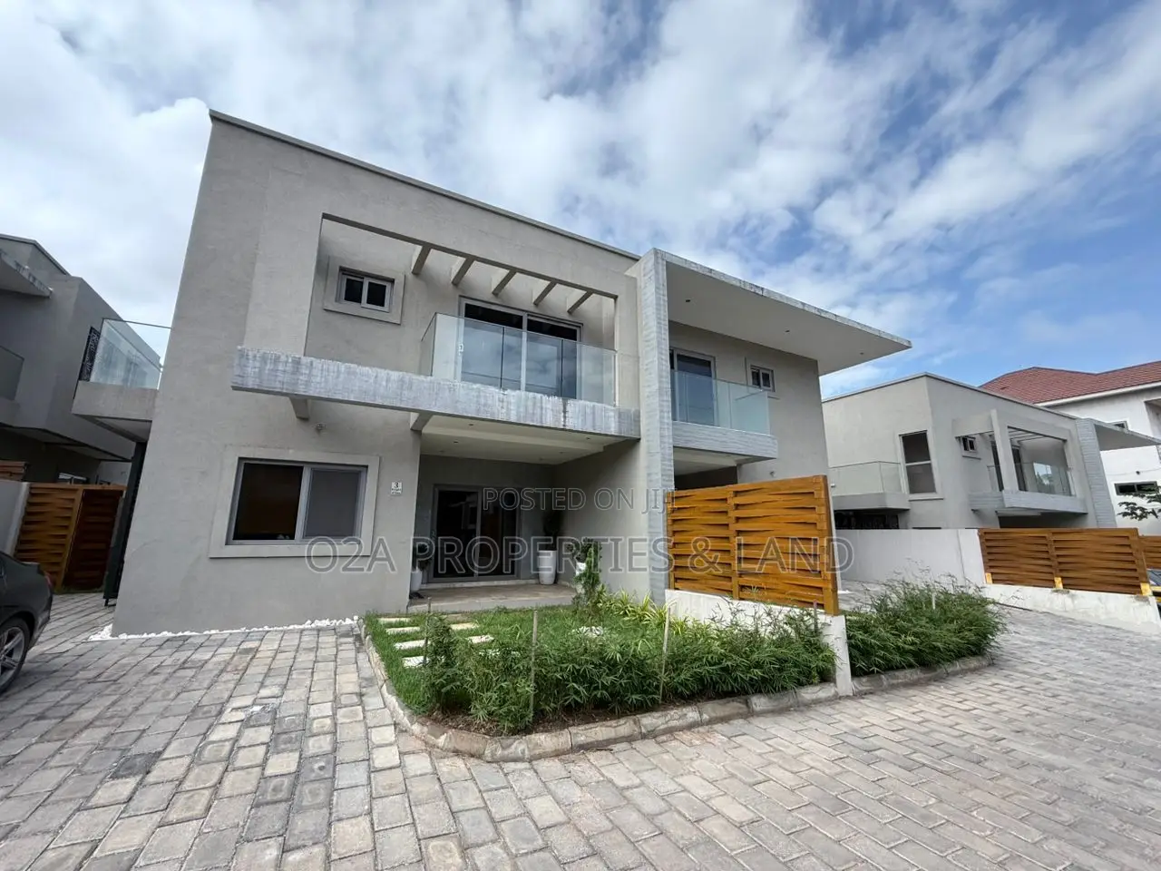 4bdrm Townhouse / Terrace in Cantonment, Acquinas for rent in Acquinas
