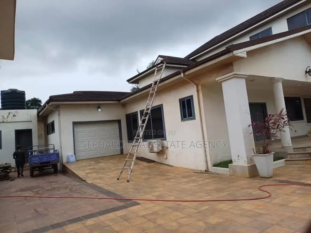 7bdrm House in Achimota for sale in Achimota