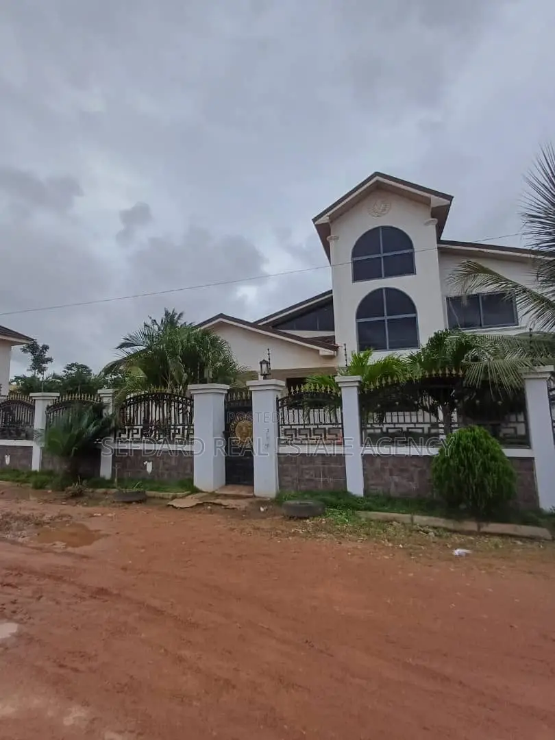 7bdrm House in Achimota for sale in Achimota