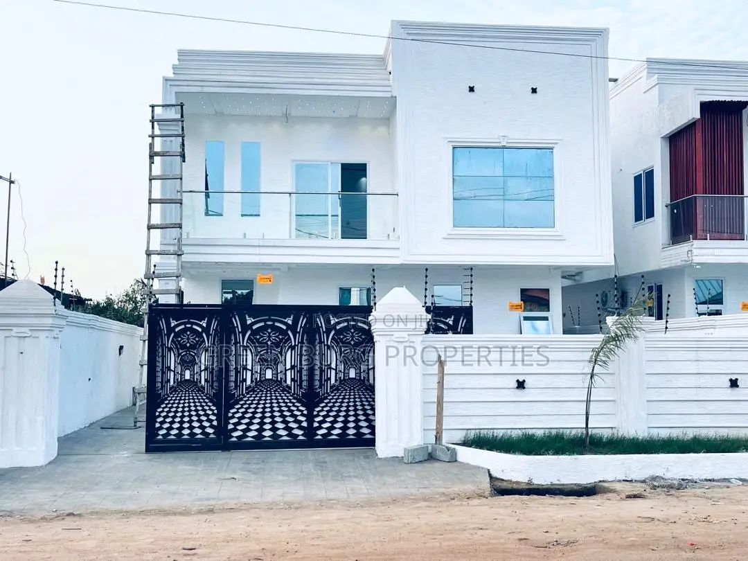 4bdrm House in Green, Ashaley Botwe for sale in Ashaley Botwe