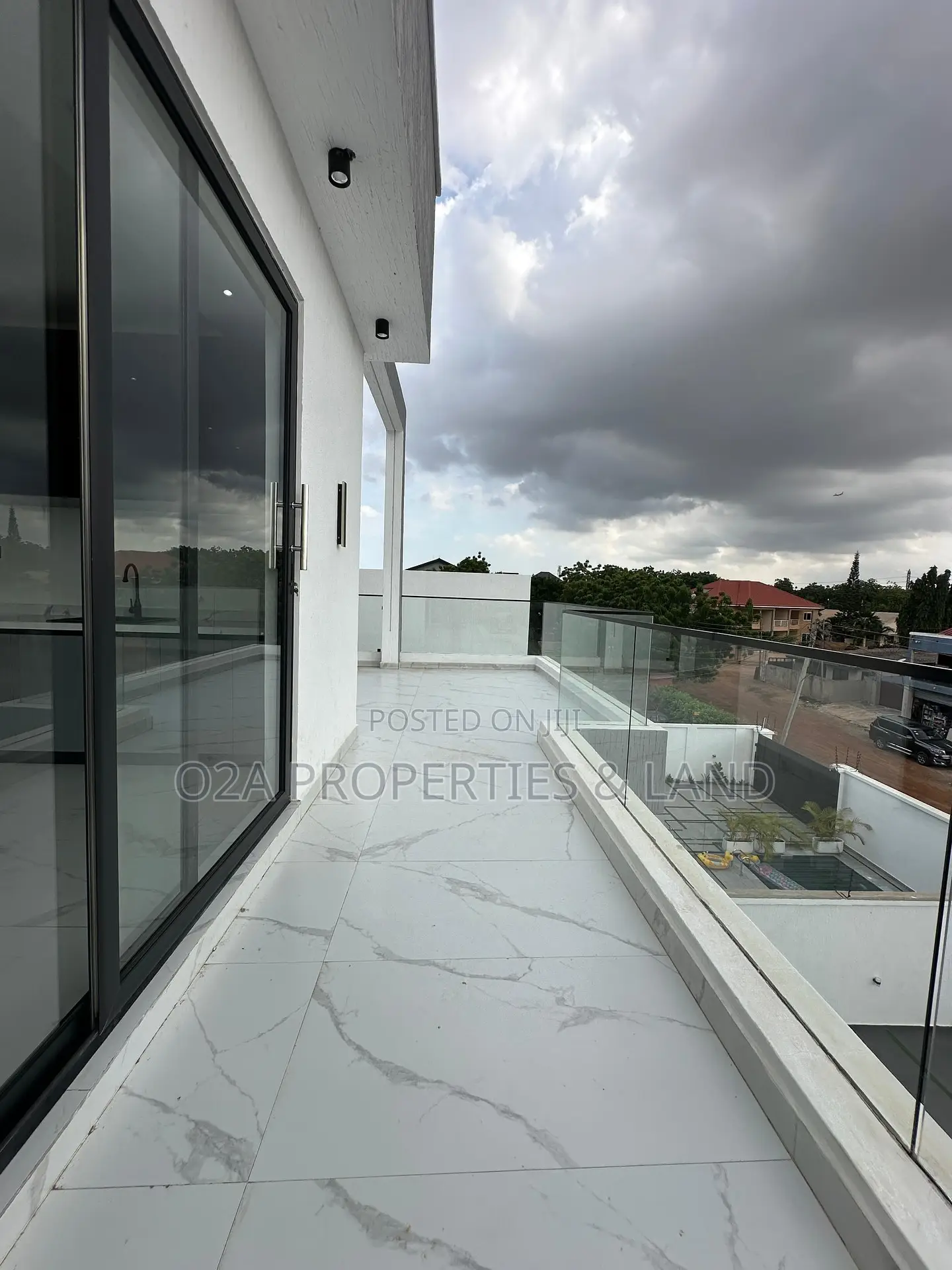 4bdrm House in Ashaley Botwe, Lake Side Estate for sale in Lake Side Estate