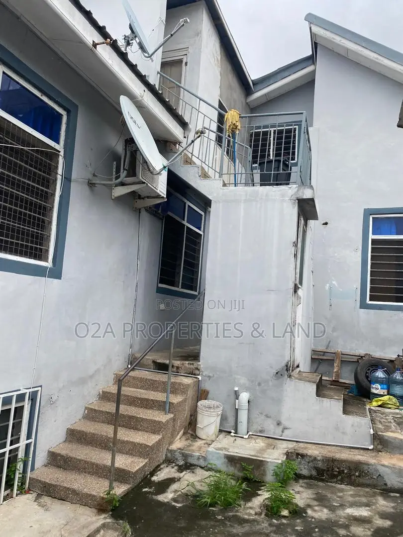 10bdrm House in Dansoman, Afoko Foto for sale in Afoko Foto