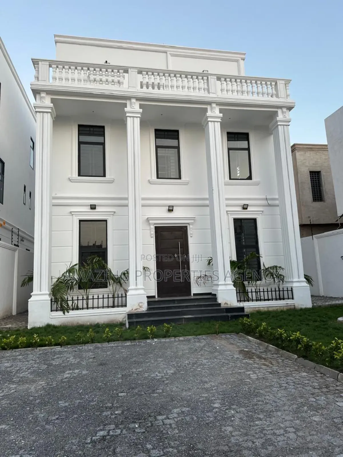 5bdrm House in East Airport for sale in Airport Residential Area