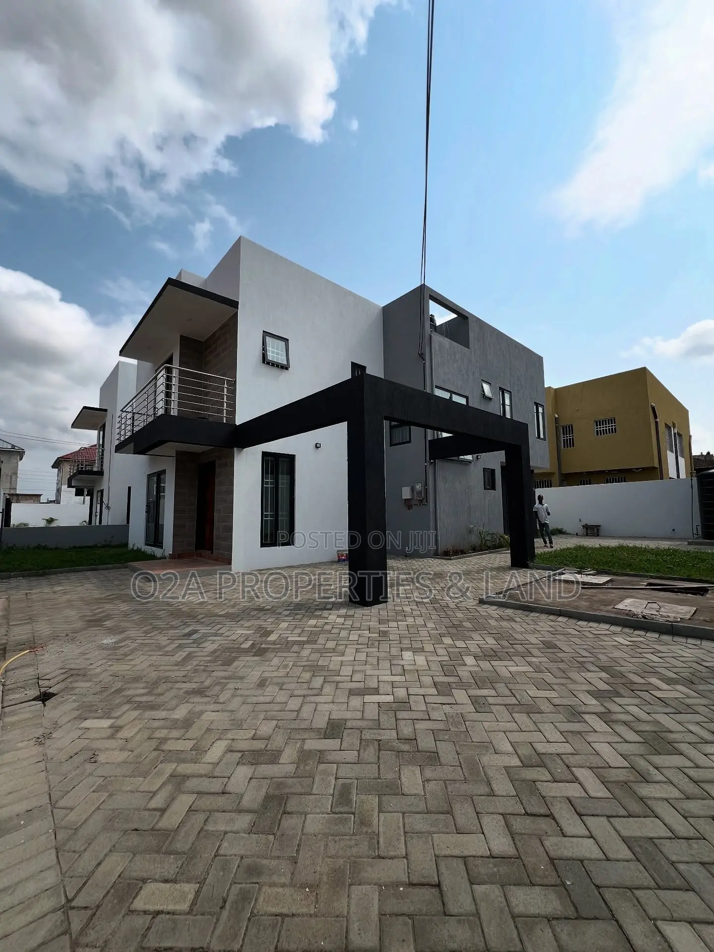 4bdrm House in East Legon, American House for sale in American House