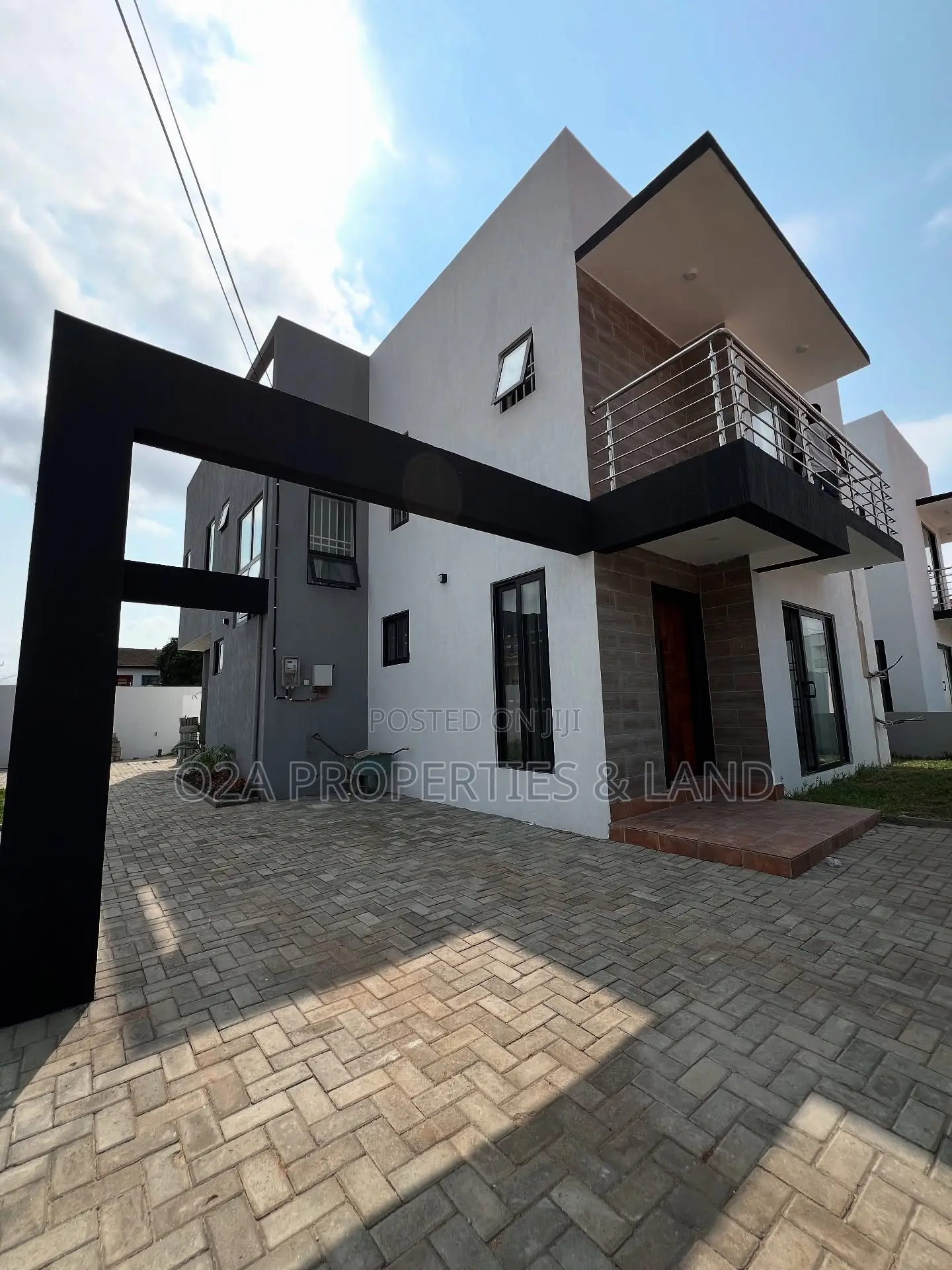 4bdrm House in East Legon, American House for sale in American House