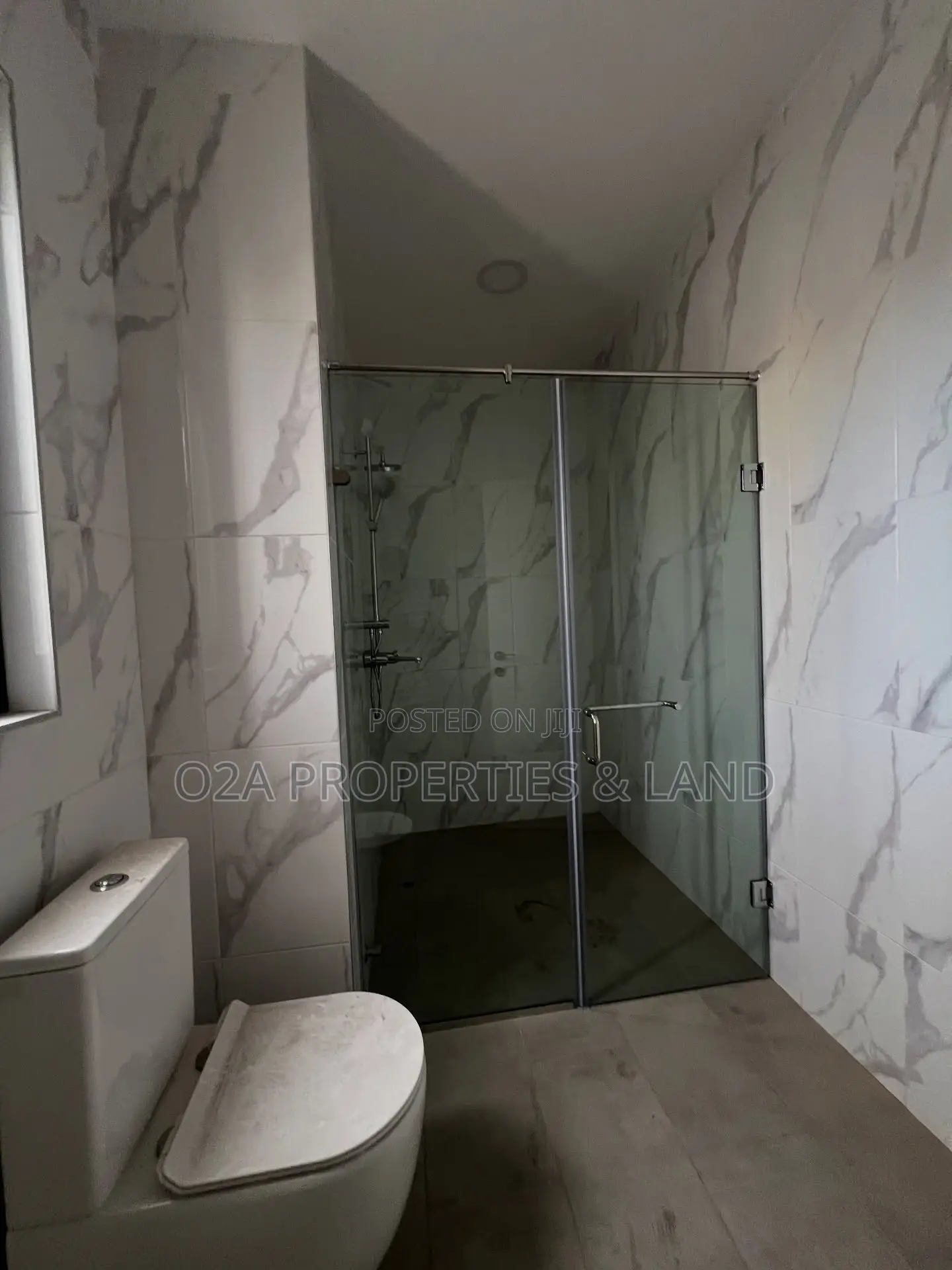 5bdrm House in Adjiringanor, Otano for sale in Otano
