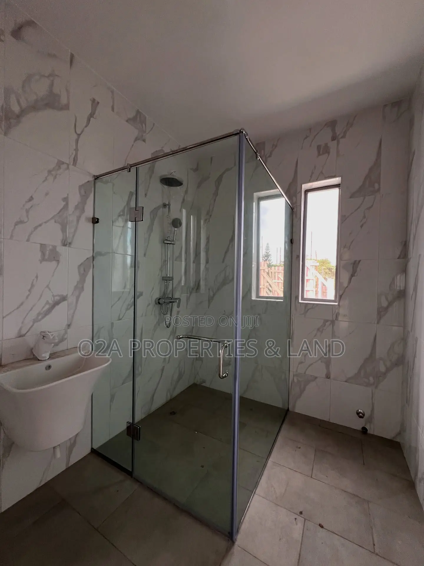 5bdrm House in Adjiringanor, Otano for sale in Otano