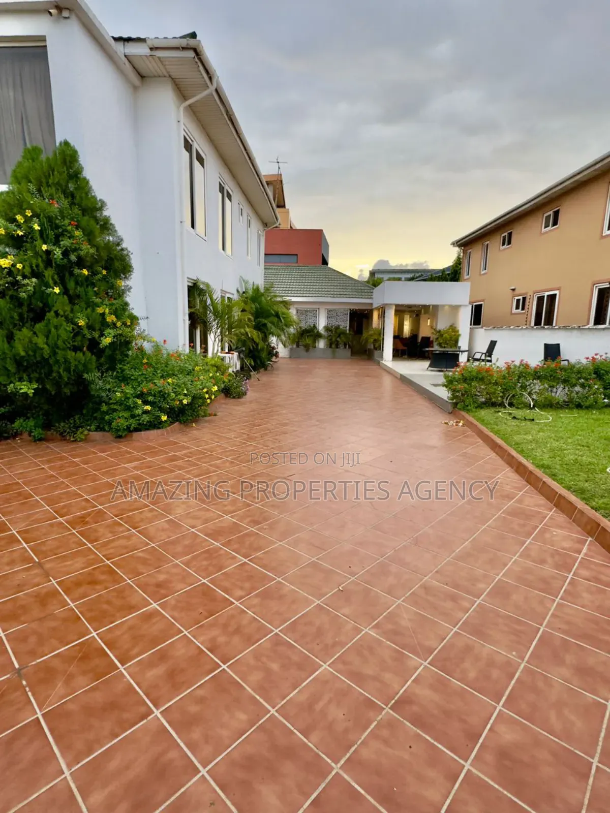 5bdrm Mansion in Cantonments for sale in Cantonments