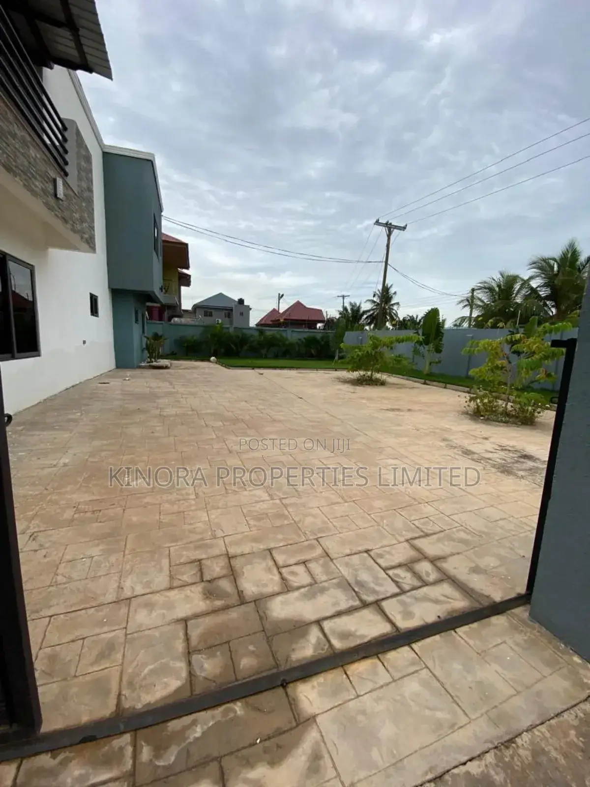 4bdrm Townhouse / Terrace in Total, Haatso for rent in Haatso