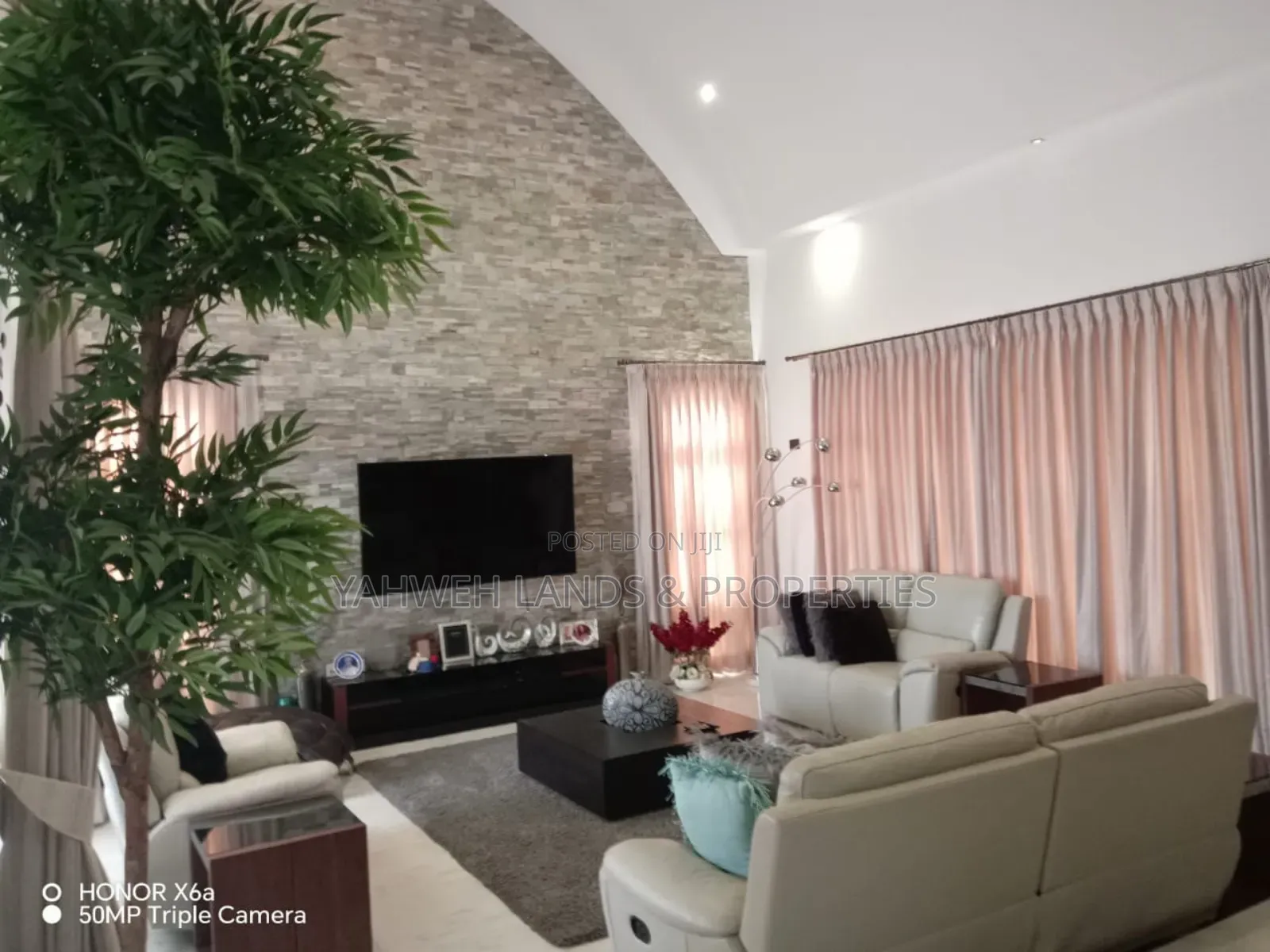 5bdrm Mansion in Lashibi for sale in Lashibi