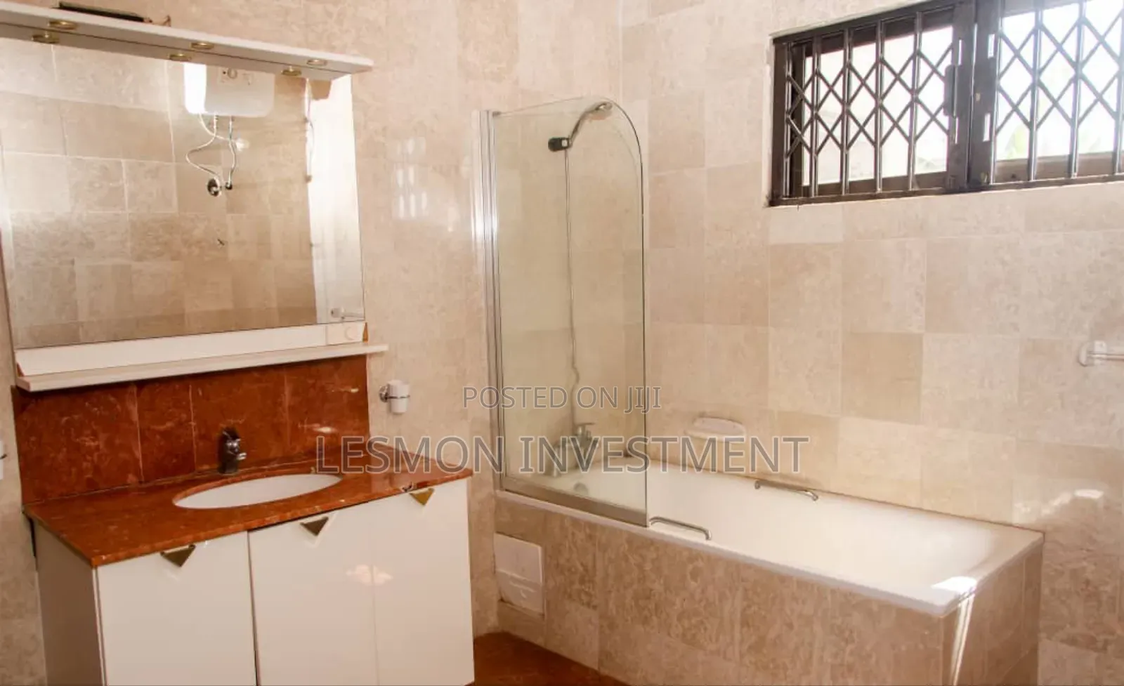 10bdrm House in Lesmon Investment, Takoradi for sale in Takoradi