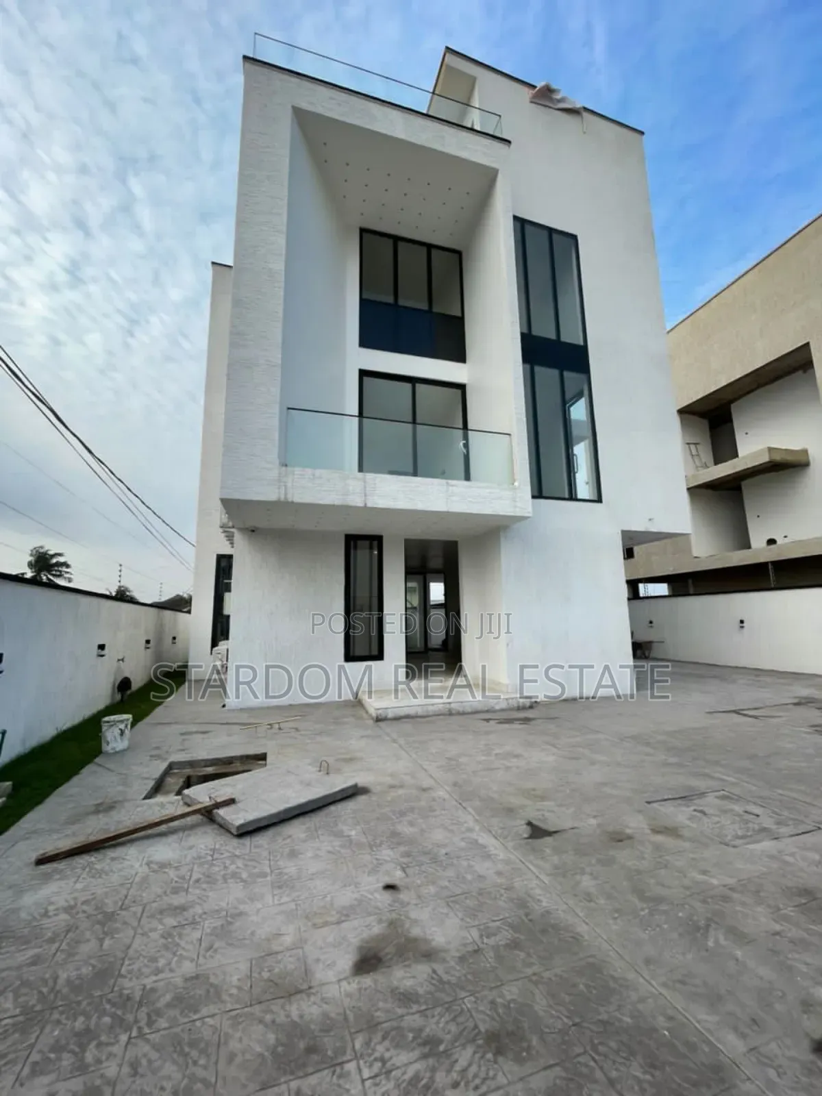 5bdrm Duplex in Adjiringanor, East Legon for sale in East Legon
