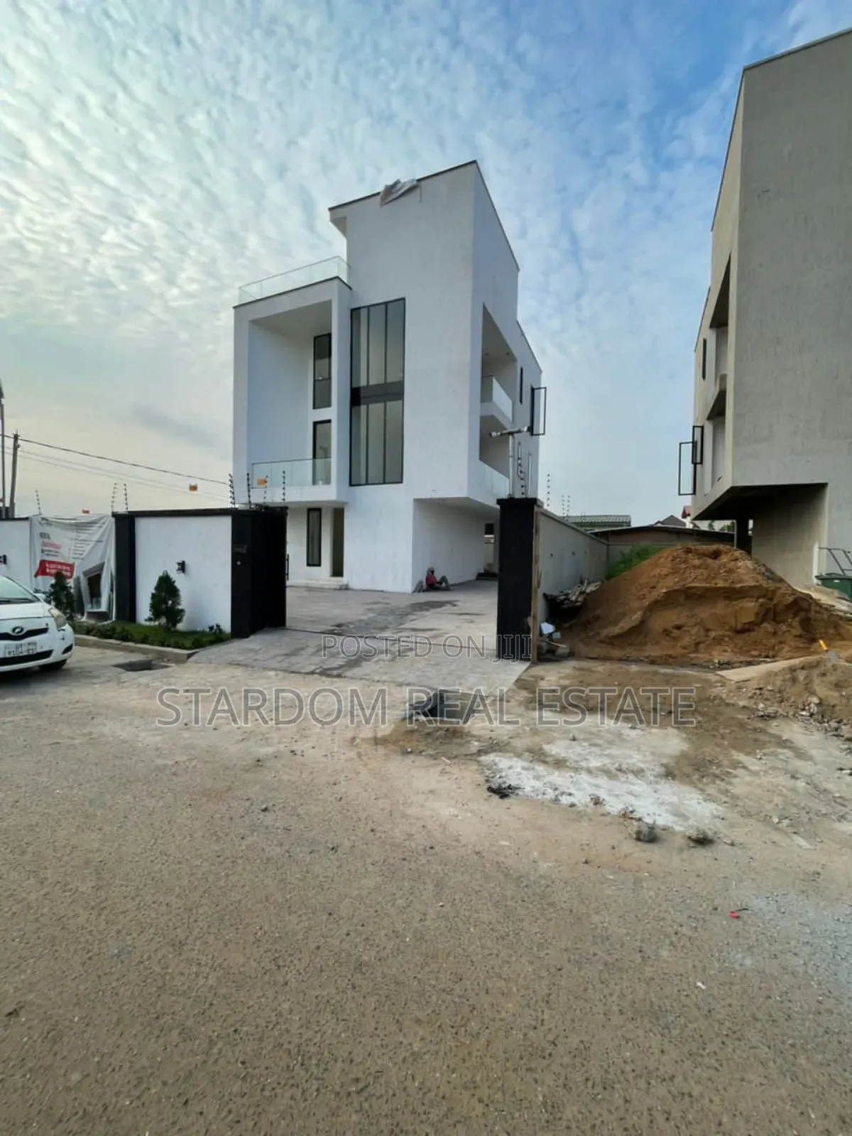 5bdrm Duplex in Adjiringanor, East Legon for sale in East Legon