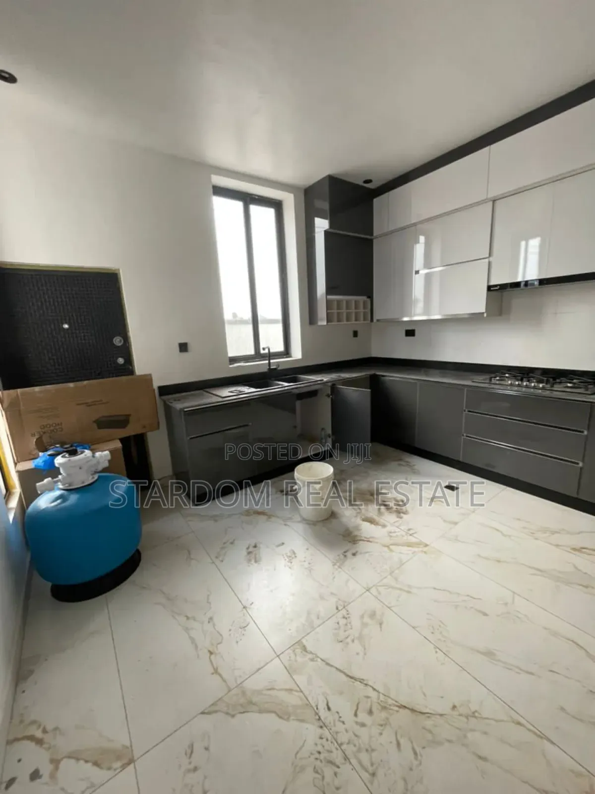 5bdrm Duplex in Adjiringanor, East Legon for sale in East Legon
