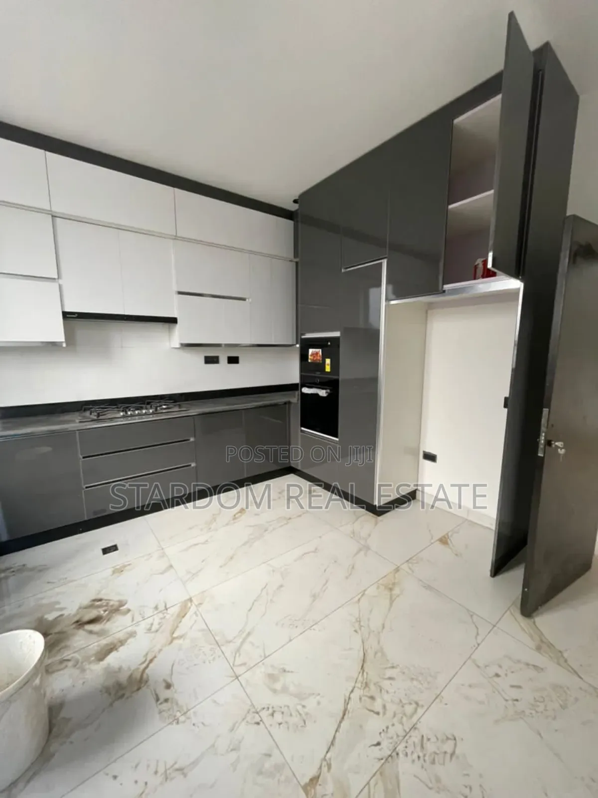 5bdrm Duplex in Adjiringanor, East Legon for sale in East Legon