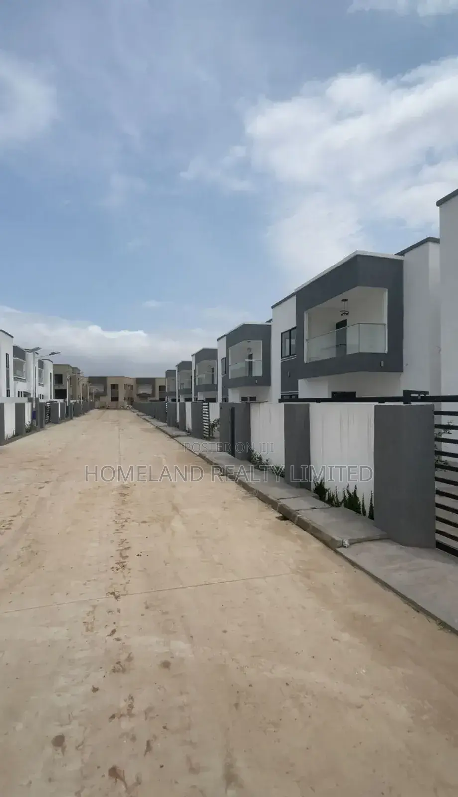 3bdrm Duplex in Oyarifa for sale in Oyarifa