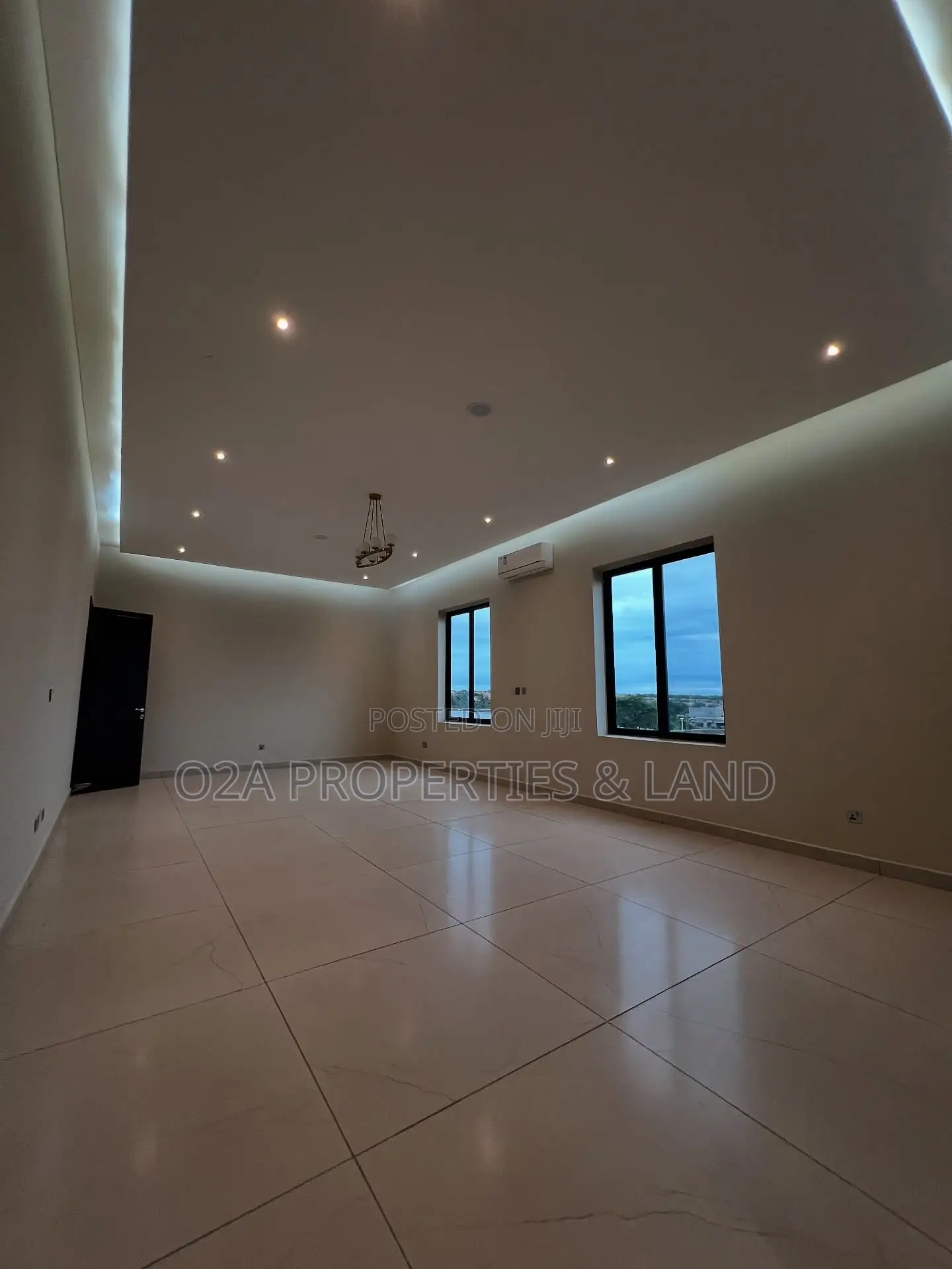 5bdrm House in East Airport for sale in Airport Residential Area