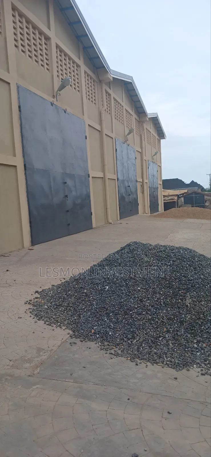 Warehouse for Rent in Baatsona Total