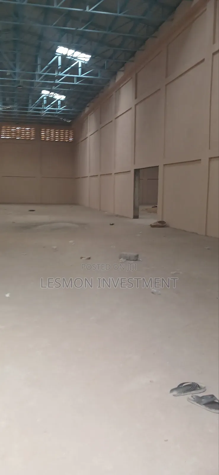 Warehouse for Rent in Baatsona Total