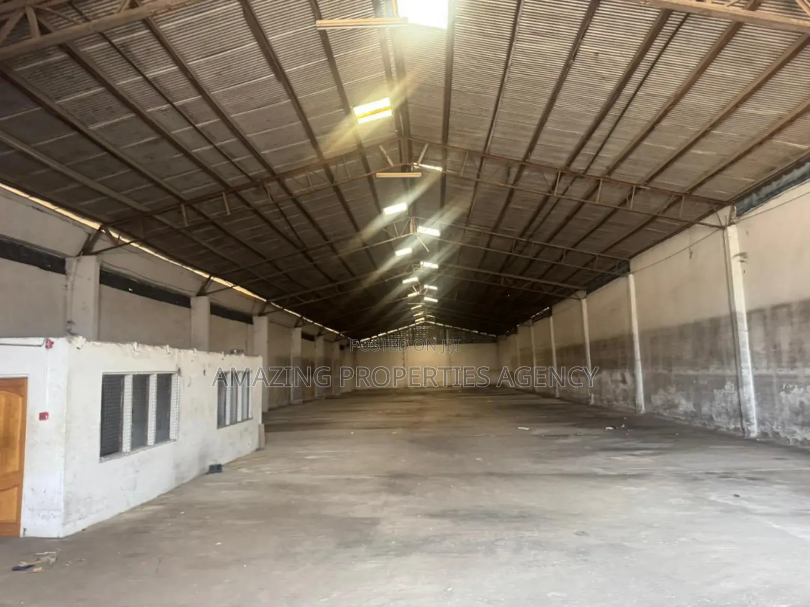 1300sqm Warehouse for Rent at Dzorwulu in Dzorwulu