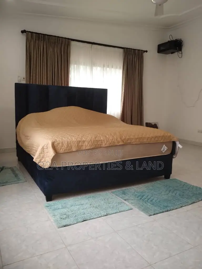 8bdrm House in Weija for sale in Weija Junction