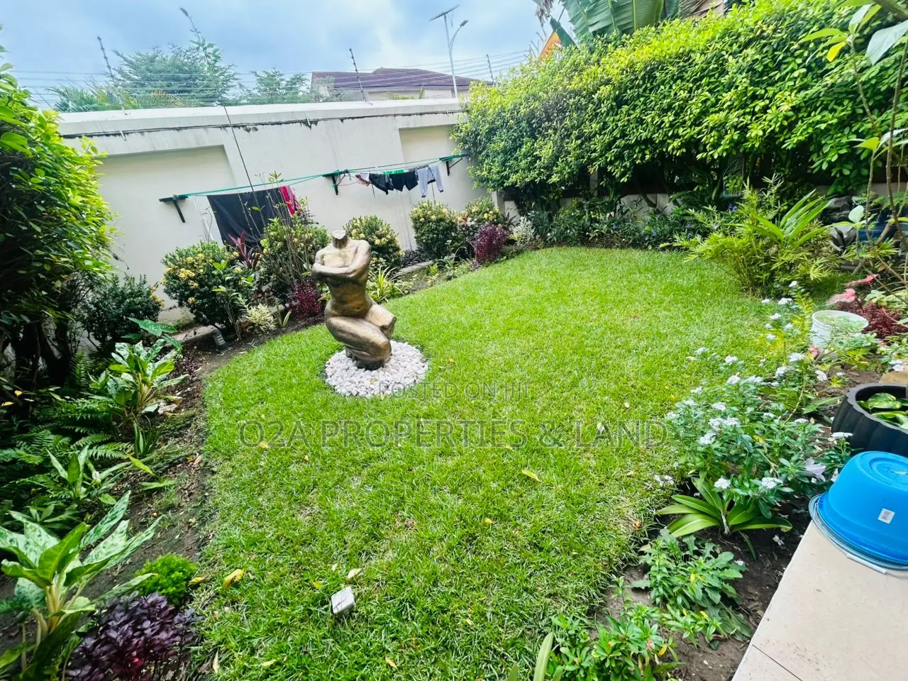 Furnished 4bdrm Townhouse / Terrace in Cantonments, Acquinas for rent in Acquinas