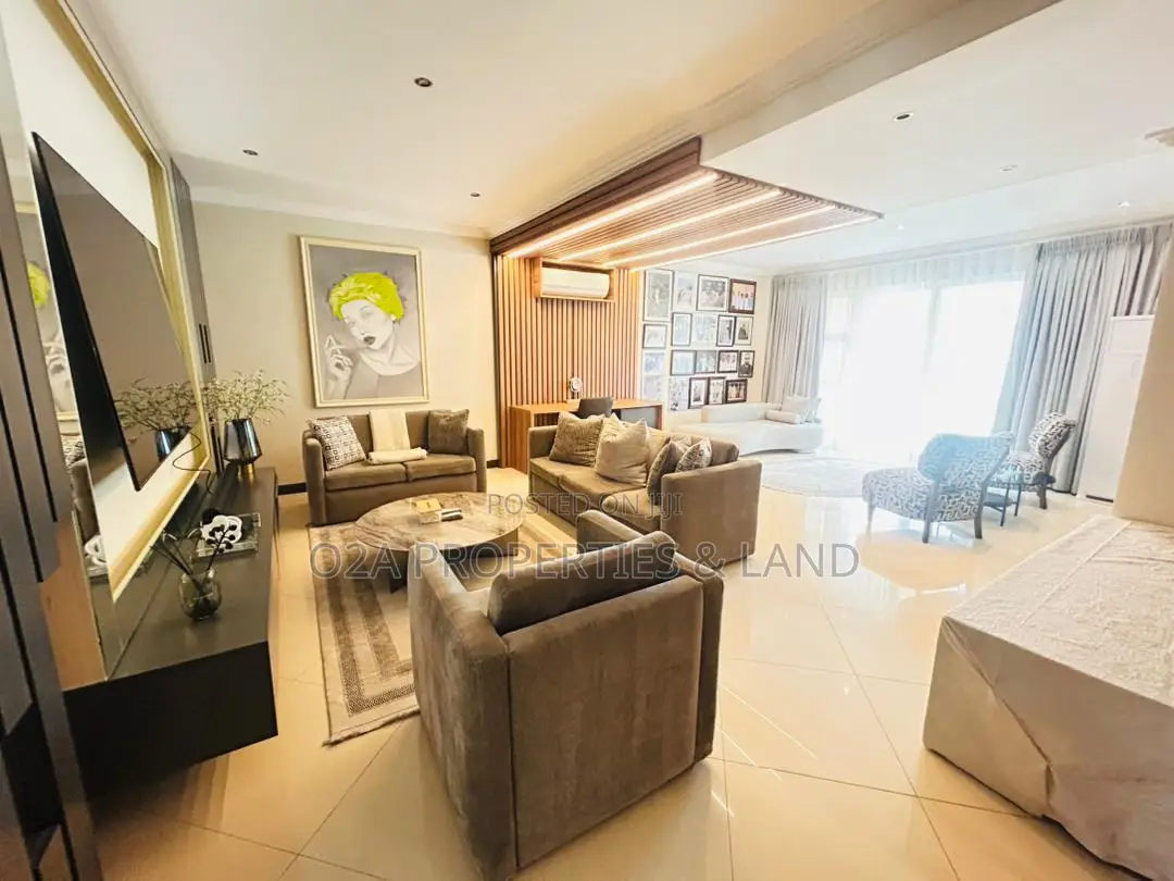 Furnished 4bdrm Townhouse / Terrace in Cantonments, Acquinas for rent in Acquinas