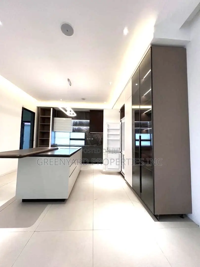 5bdrm Mansion in Cantonments for sale in Cantonments