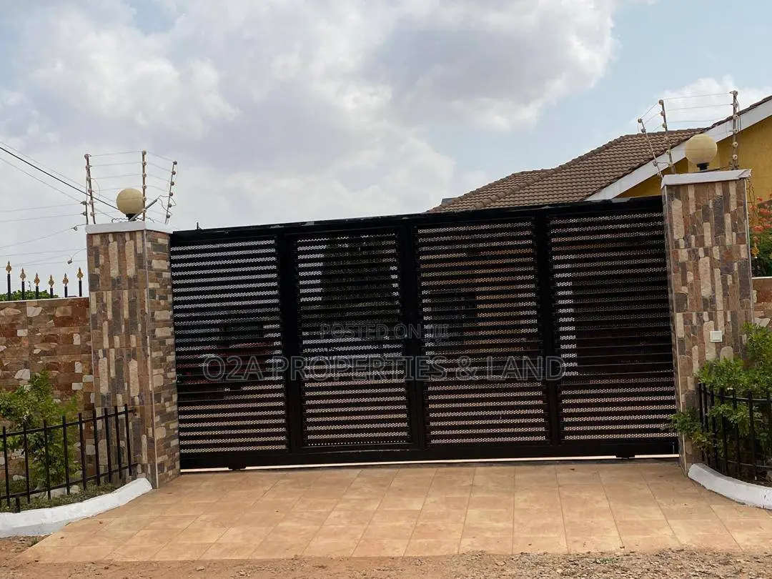 6bdrm House in East Airport for sale in Airport Residential Area
