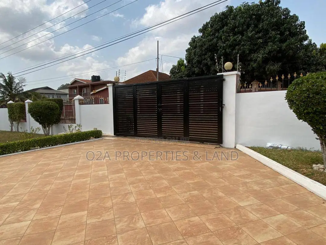 6bdrm House in East Airport for sale in Airport Residential Area