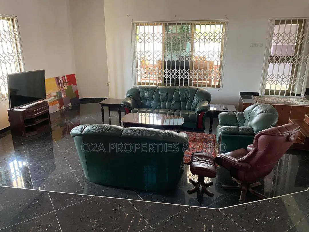 6bdrm House in East Airport for sale in Airport Residential Area