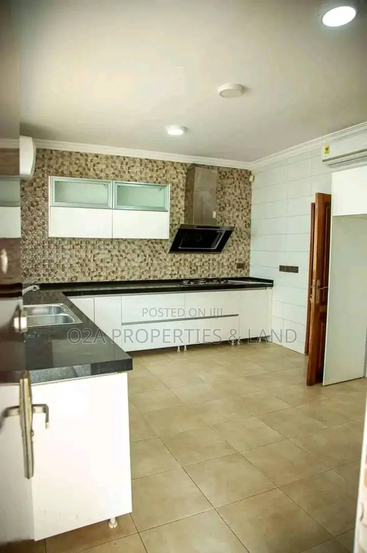 Furnished 4bdrm Townhouse / Terrace in East Legon, Bawaleshie for rent in Bawaleshie