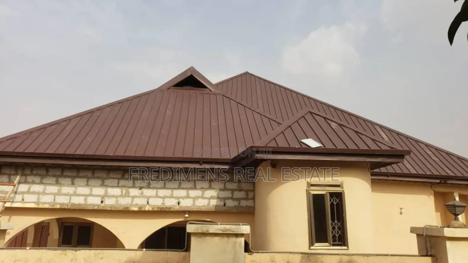 8bdrm House in Fredimens Real, Atwima Kwanwoma for sale in Atwima Kwanwoma