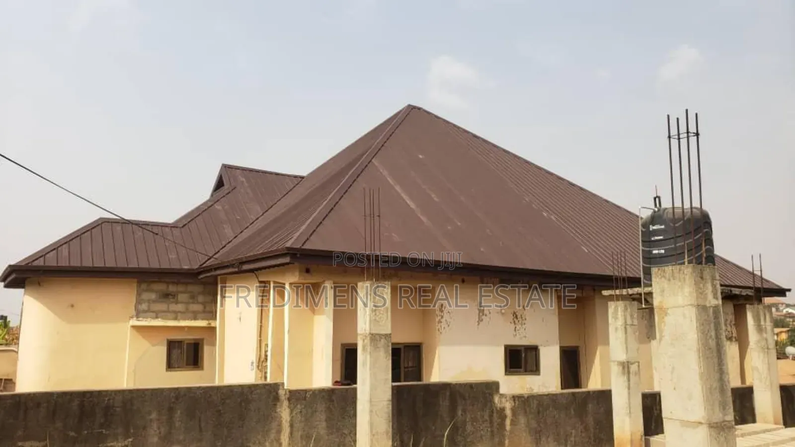 8bdrm House in Fredimens Real, Atwima Kwanwoma for sale in Atwima Kwanwoma