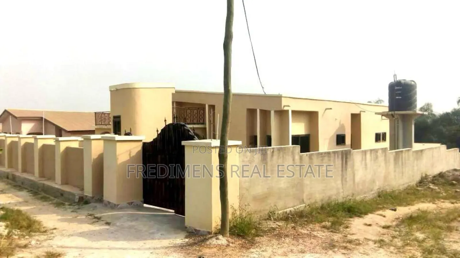 8bdrm House in Fredimens Real, Atwima Kwanwoma for sale in Atwima Kwanwoma