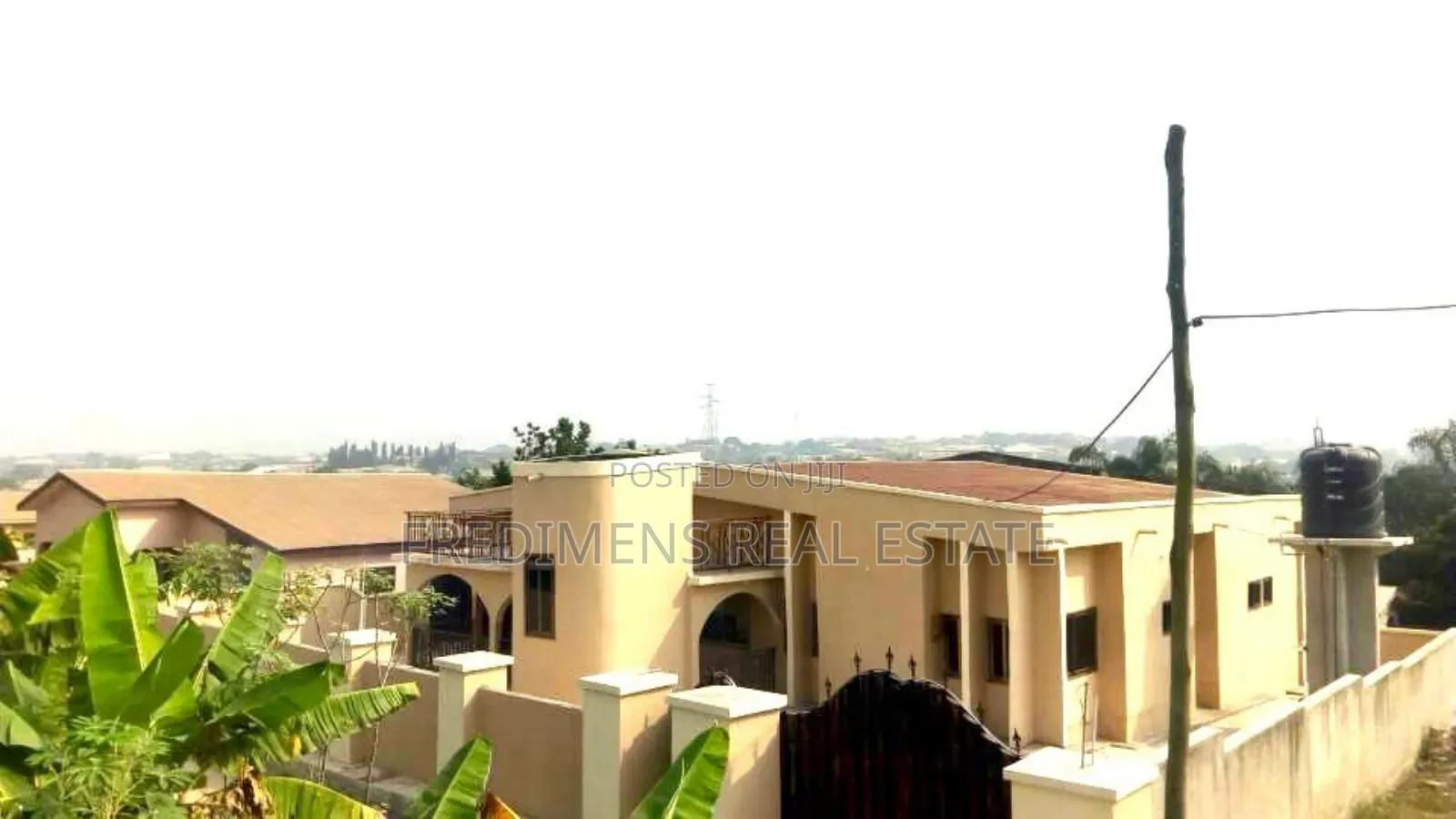 8bdrm House in Fredimens Real, Atwima Kwanwoma for sale in Atwima Kwanwoma