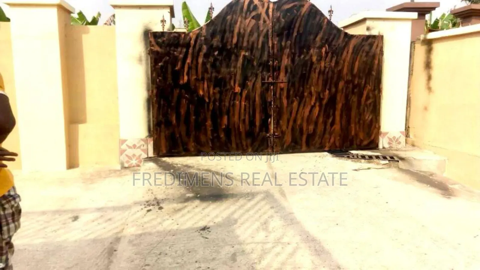 8bdrm House in Fredimens Real, Atwima Kwanwoma for sale in Atwima Kwanwoma