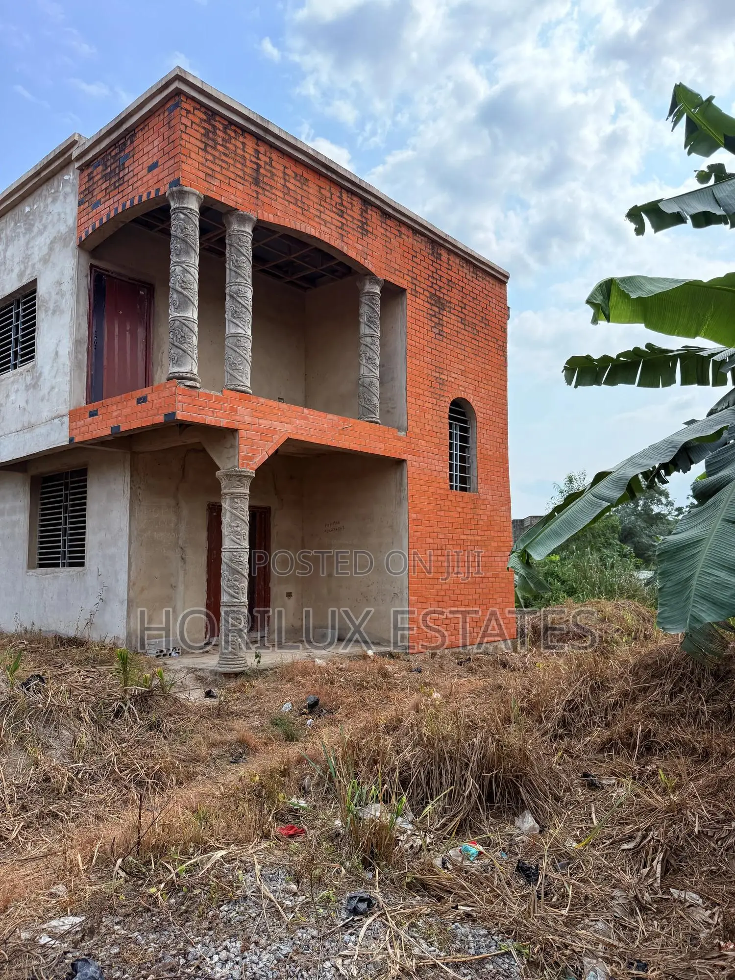 4bdrm Duplex in Amasaman Dobro for sale in Amasaman