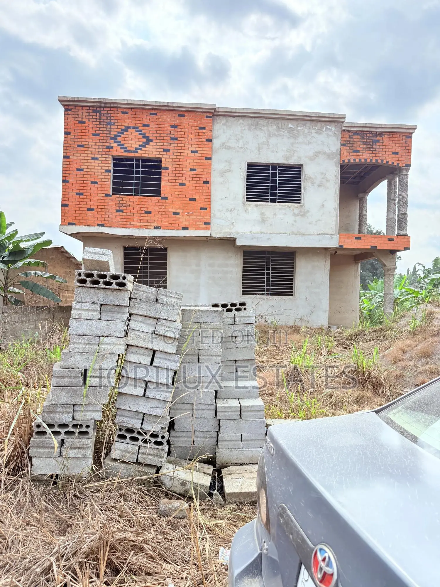 4bdrm Duplex in Amasaman Dobro for sale in Amasaman