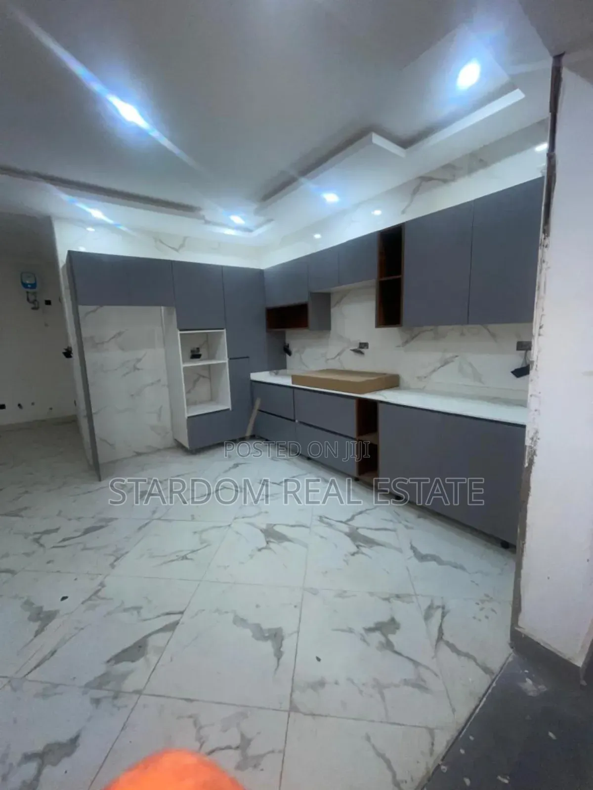 4bdrm Duplex in American House, East Legon for sale in East Legon