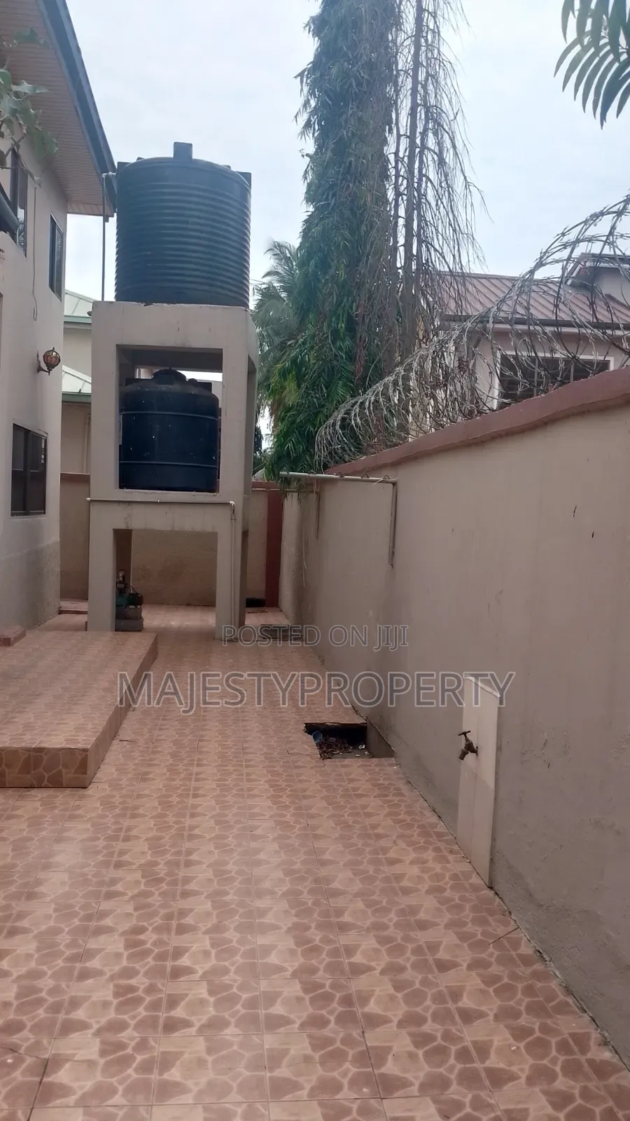 4bdrm House in Botwe, School Junction for rent in School Junction