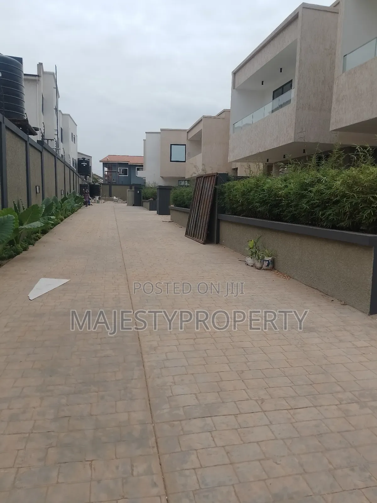 Newly Built Luxurious Executive 3bedrooms Self-Compound for Sale in School Junction