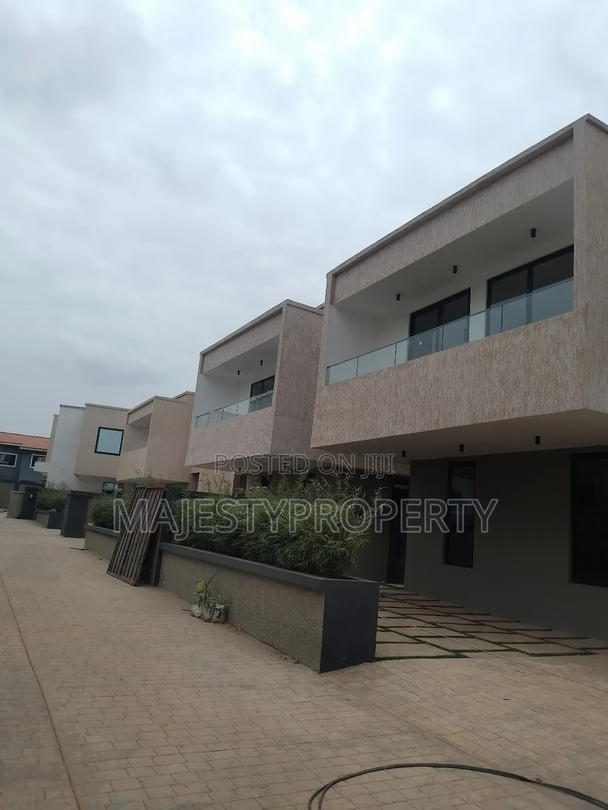 Newly Built Luxurious Executive 3bedrooms Self-Compound for Sale in School Junction