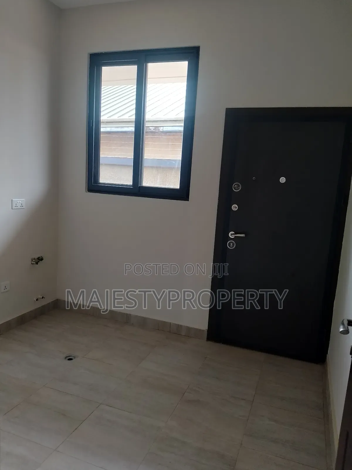 Newly Built Luxurious Executive 3bedrooms Self-Compound for Sale in School Junction
